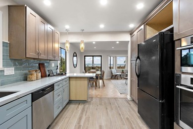 Come home to sweeping 180 degrees Bay views, perfect for sipping - photo 28