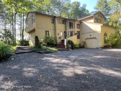 Timber Trails Lake Home For Sale in Pocono Pines Pennsylvania