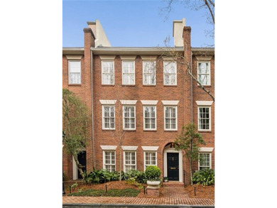 Elegant townhome located in the perfect Buckhead location!