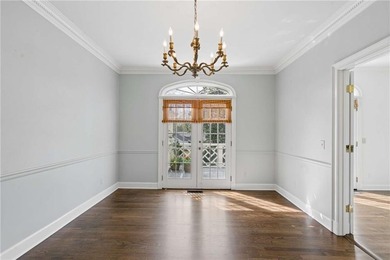 Elegant townhome located in the perfect Buckhead location!