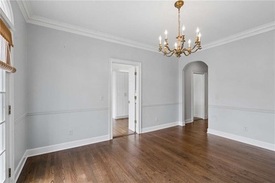 Elegant townhome located in the perfect Buckhead location!