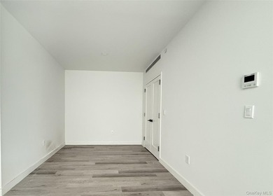 Huge 1 bedroom 2 full bathroom unit that can easily be converted - photo 8