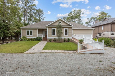 AN ELEGANT, LIKE-NEW WATERFRONT RESIDENCE IN ORIENTAL! This