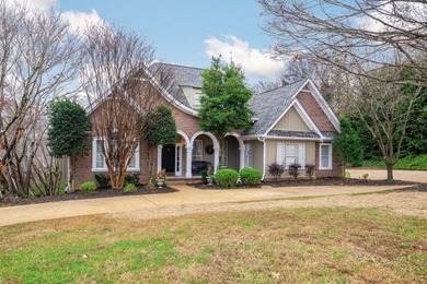 Beautiful, spacious home offering comfort, flexibility and - photo 1