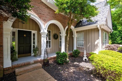 Beautiful, spacious home offering comfort, flexibility and - photo 2