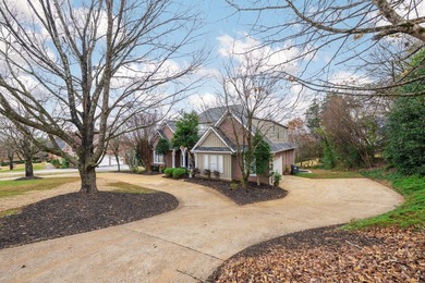 Beautiful, spacious home offering comfort, flexibility and - photo 3
