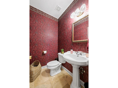 Beautiful, spacious home offering comfort, flexibility and - photo 7