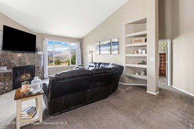 Welcome home! This stunning remodeled 3 bed, 2.5 bath townhouse - photo 11