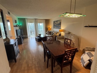Beautifully updated, spacious & renovated 1 bed, 1.5 bath condo - photo 11