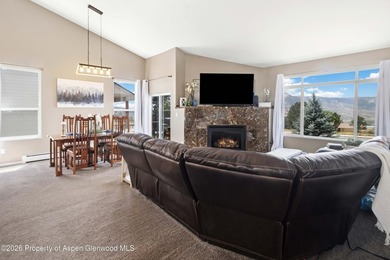 Welcome home! This stunning remodeled 3 bed, 2.5 bath townhouse - photo 12