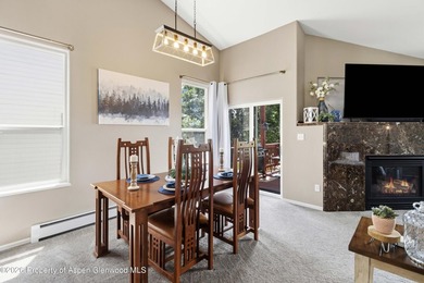 Welcome home! This stunning remodeled 3 bed, 2.5 bath townhouse - photo 13