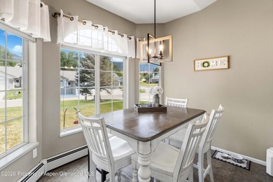 Welcome home! This stunning remodeled 3 bed, 2.5 bath townhouse - photo 16