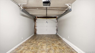 Brick, large single family recently renovated in move-in - photo 16