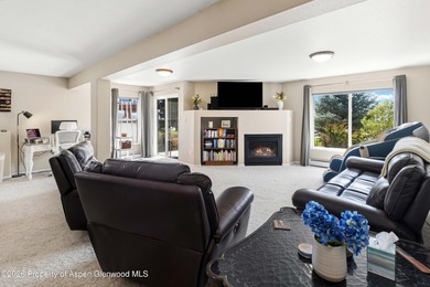 Welcome home! This stunning remodeled 3 bed, 2.5 bath townhouse - photo 23