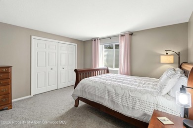 Welcome home! This stunning remodeled 3 bed, 2.5 bath townhouse - photo 27