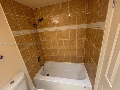 Beautifully updated, spacious & renovated 1 bed, 1.5 bath condo - photo 32