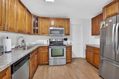 Welcome home to this beautifully updated 3 bedroom 2 bathroom - photo 7