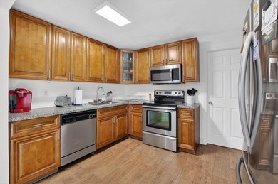 Welcome home to this beautifully updated 3 bedroom 2 bathroom - photo 8