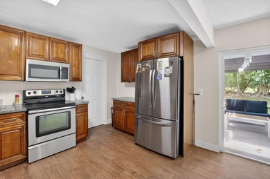 Welcome home to this beautifully updated 3 bedroom 2 bathroom - photo 9