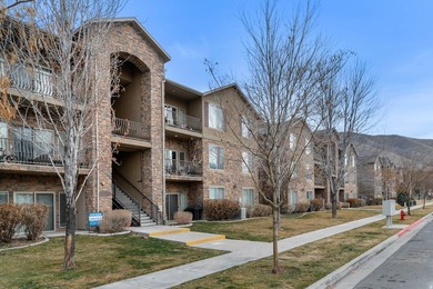 **BACK ON THE MARKET - BUYER'S FINANCING FAILED - HUGE PRICE - photo 2