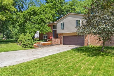 Move right into this beautifully updated 4-bedroom, 2.5-bath - photo 3