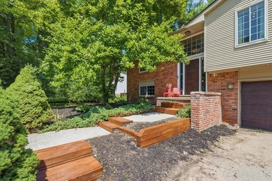Move right into this beautifully updated 4-bedroom, 2.5-bath - photo 4
