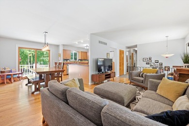 Move right into this beautifully updated 4-bedroom, 2.5-bath - photo 8