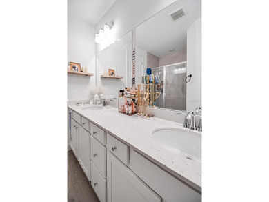 Welcome home to this beautiful 3-bedroom, 2-bath residence - photo 12