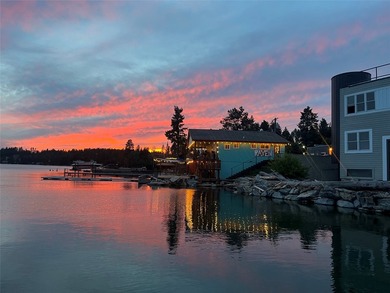 This waterfront home presents an exceptional opportunity to - photo 31