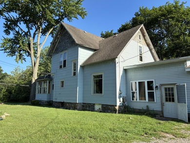 Investment opportunity in the heart of Lawrence! This historic - photo 2