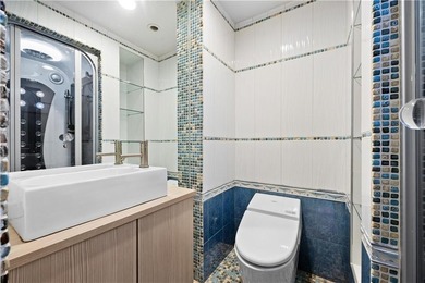 Discover this stunning one-family detached home on a 40x100 lot - photo 16