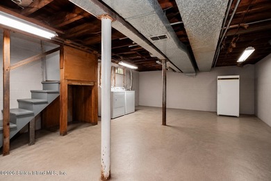 Welcome to 39 Pelton Avenue, a charming detached 2-bedroom - photo 20