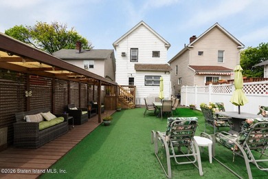 Welcome to 39 Pelton Avenue, a charming detached 2-bedroom - photo 27