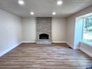 Great Buy In West Salem! Stunning remodeled condominium w/3