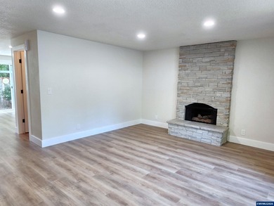 Great Buy In West Salem! Stunning remodeled condominium w/3