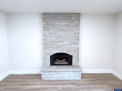 Great Buy In West Salem! Stunning remodeled condominium w/3