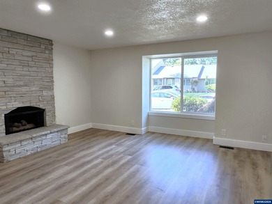 Great Buy In West Salem! Stunning remodeled condominium w/3