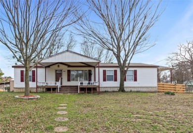 Lake Home For Sale in Tool, Texas