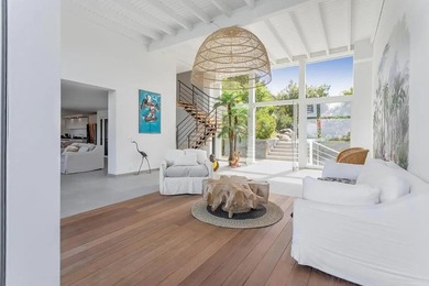 Discover this exceptional contemporary villa offering stunning - photo 14
