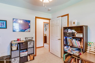 Spacious 4 bed, 3 bath home with fully finished walk-out - photo 24