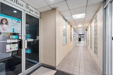 Rare Opportunity Luxury 2 Bedroom Deluxe Coop . Centrally - photo 26