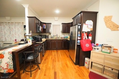 PRICE TO SELL: Maximize your living space in this exceptionally - photo 4