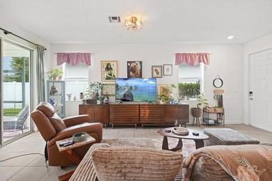 Welcome to this inviting 3-bedroom, 2-bathroom single-story home - photo 5