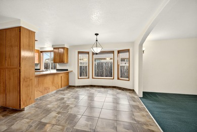 WOW 5 bedroom, 3 bathrooms Plus an office in a great Southwest