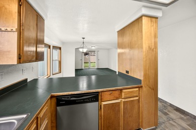 WOW 5 bedroom, 3 bathrooms Plus an office in a great Southwest