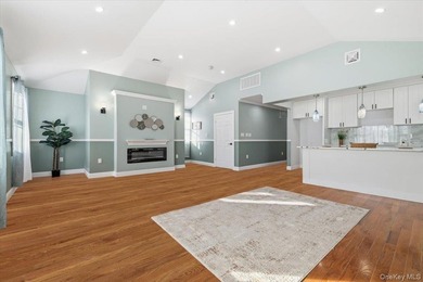 Welcome to this stunning duplex, meticulously done with high-end - photo 17