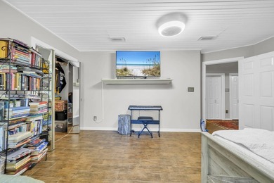 Waterfront in the heart of Destin. This spacious lakefront home - photo 20