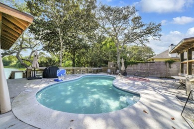 Waterfront in the heart of Destin. This spacious lakefront home - photo 31