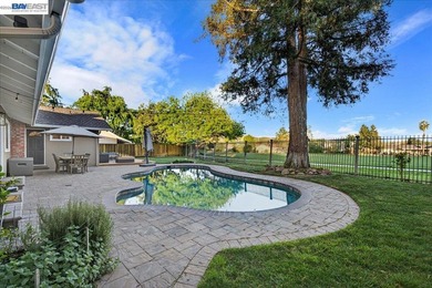 OPEN HOUSE! 6/6 1:30 PM to 4PM Located on a quiet cul-de-sac on - photo 32