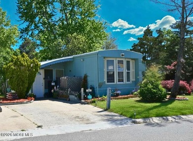 This affordable home located at Pine Acres Manor community. This - photo 2